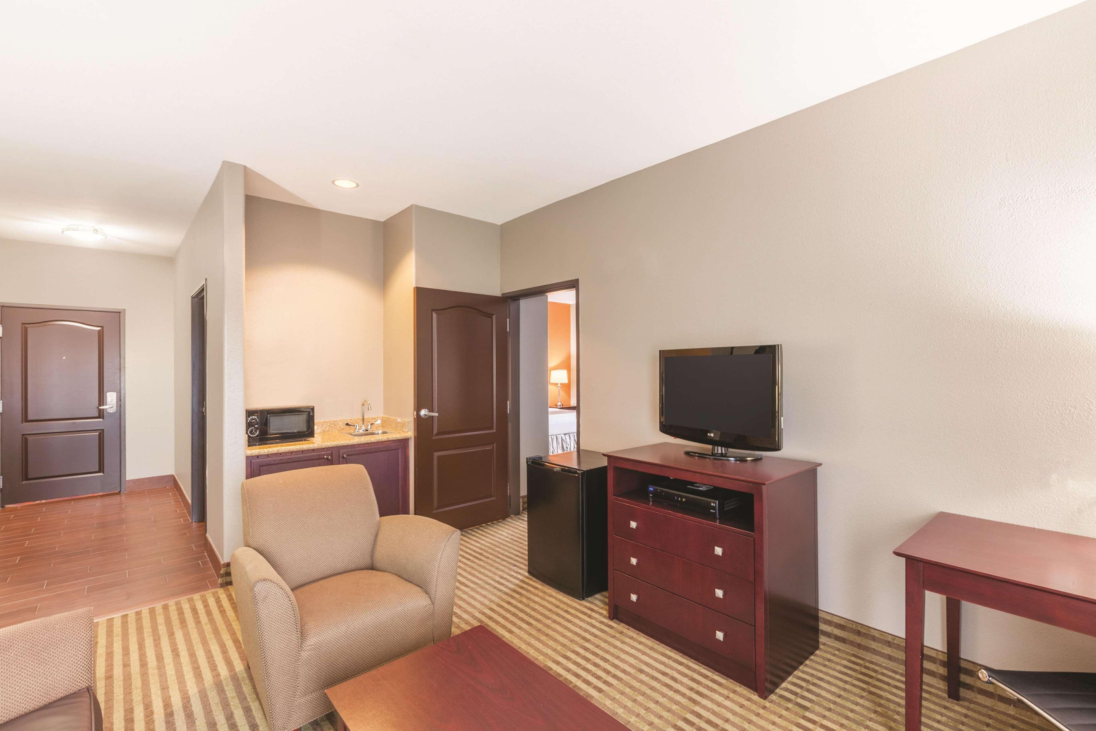 La Quinta By Wyndham Houston Iah Bush Intl Airport E Humble Exterior foto