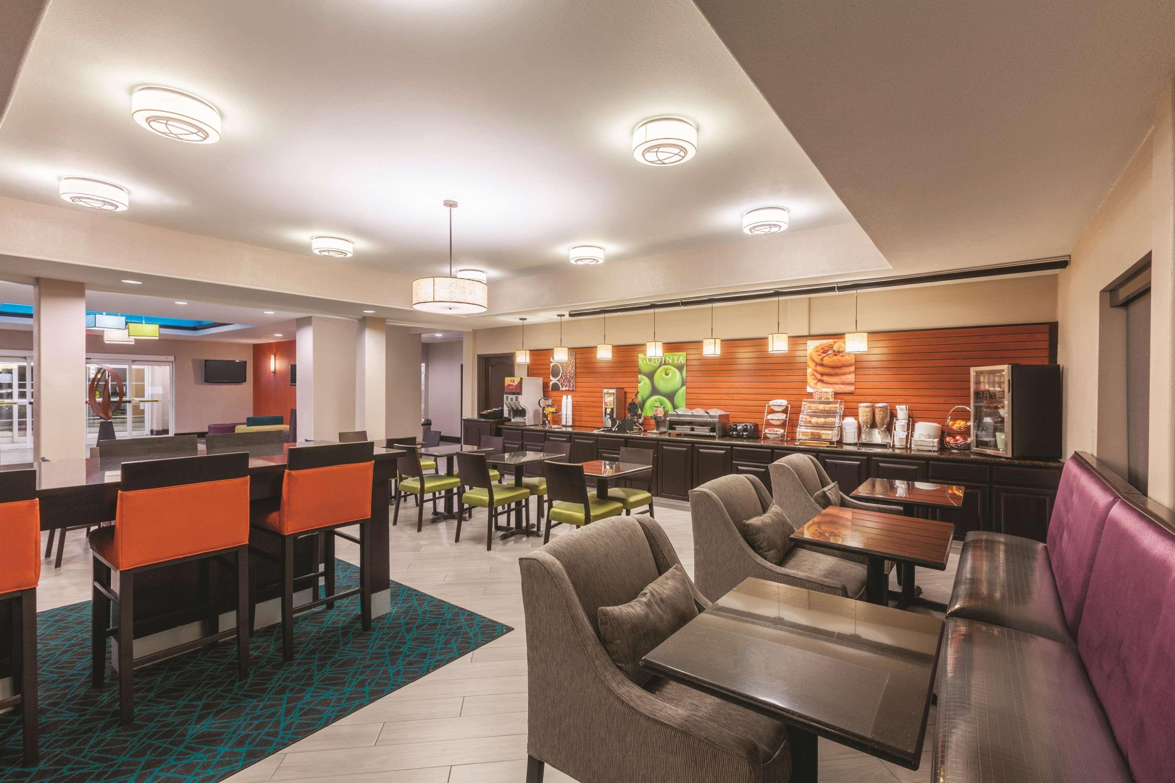 La Quinta By Wyndham Houston Iah Bush Intl Airport E Humble Exterior foto