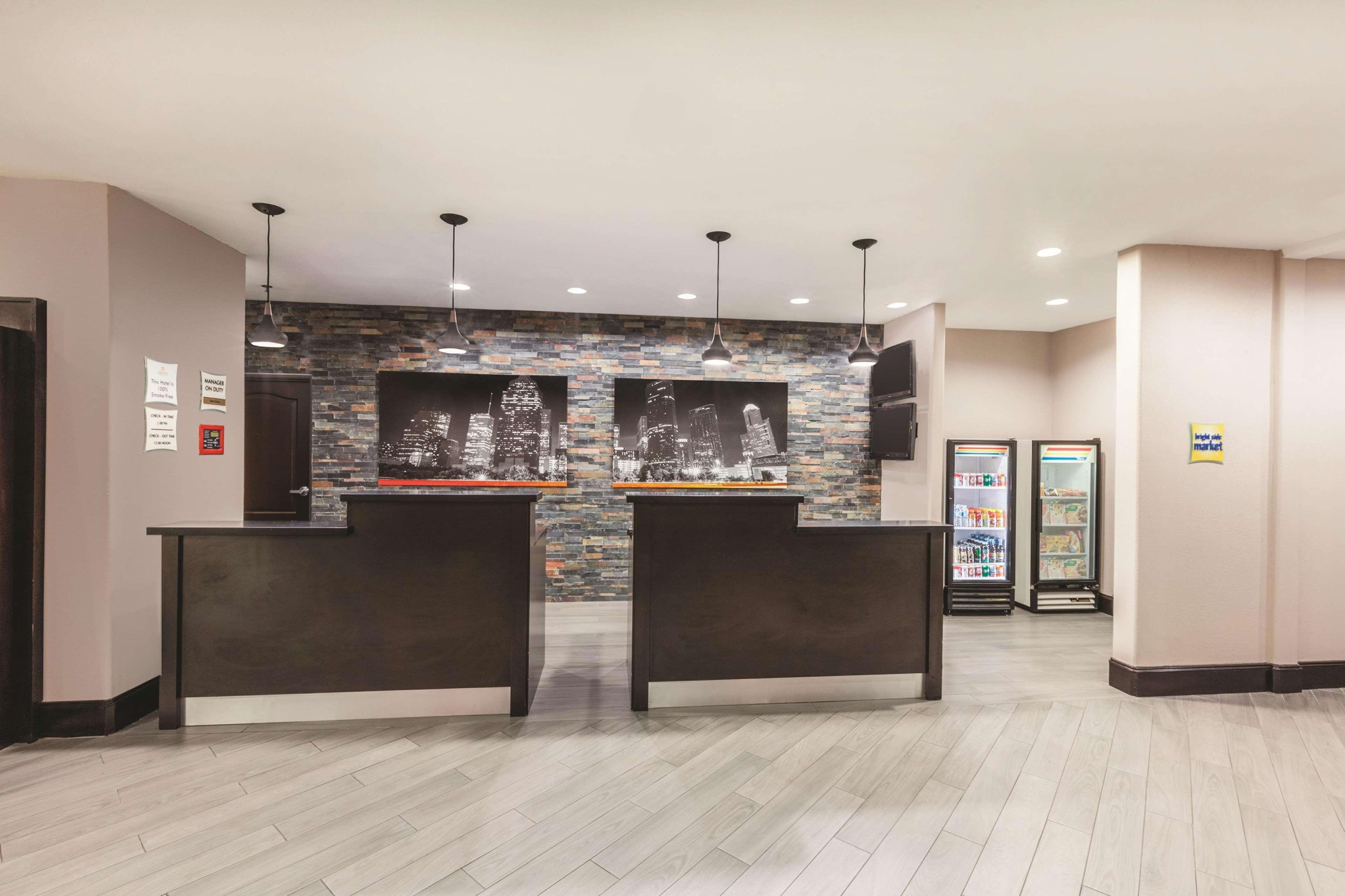 La Quinta By Wyndham Houston Iah Bush Intl Airport E Humble Exterior foto